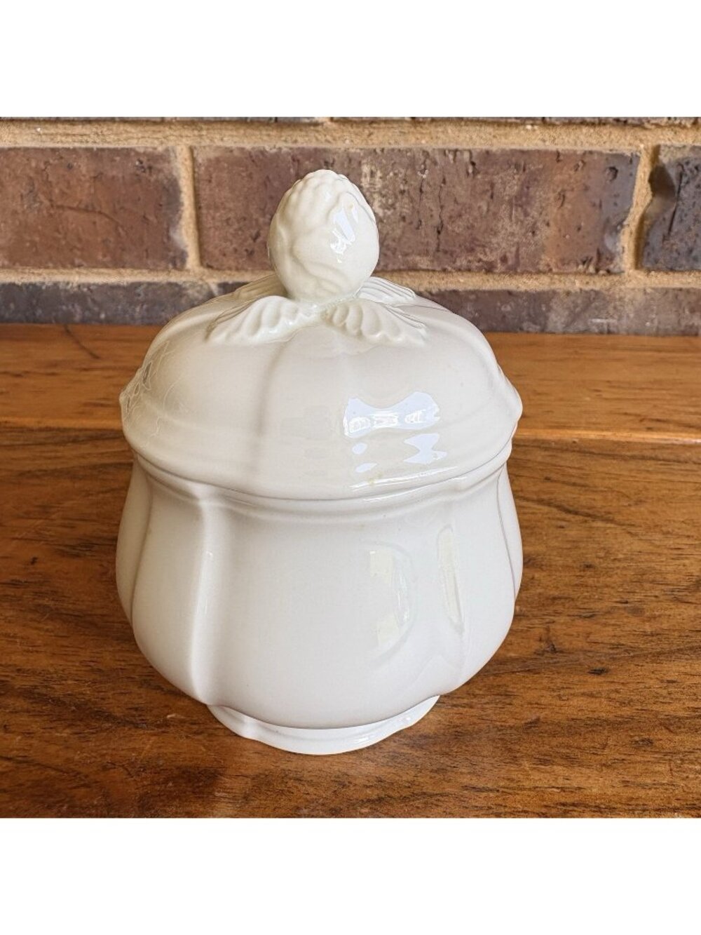 Vintage White Porcelain Villeroy and Boch 1748 Manoir Covered Sugar Bowl w/ Lid
